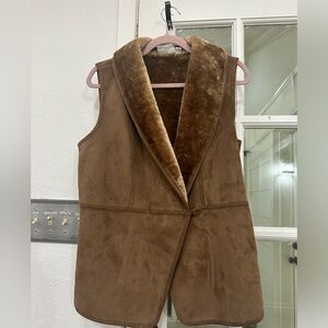 d&co Suede and faux fur vest sz XS
